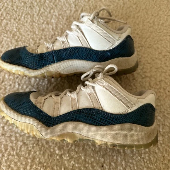 Nike Air Jordan 11 Retro Low LE Snakeskin Navy Kids Size 2Y - Picture 3 of 6